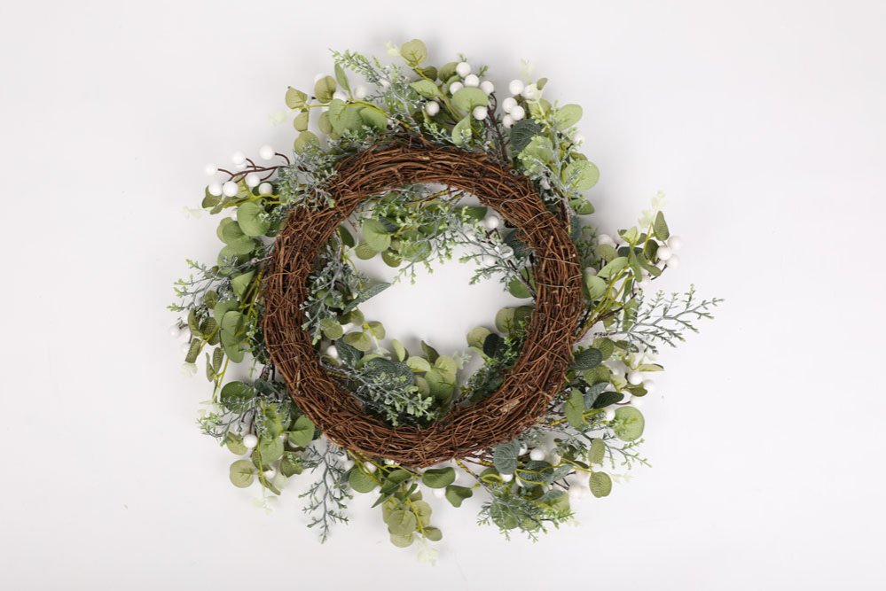 60cm Mistletoe Christmas Wreath
