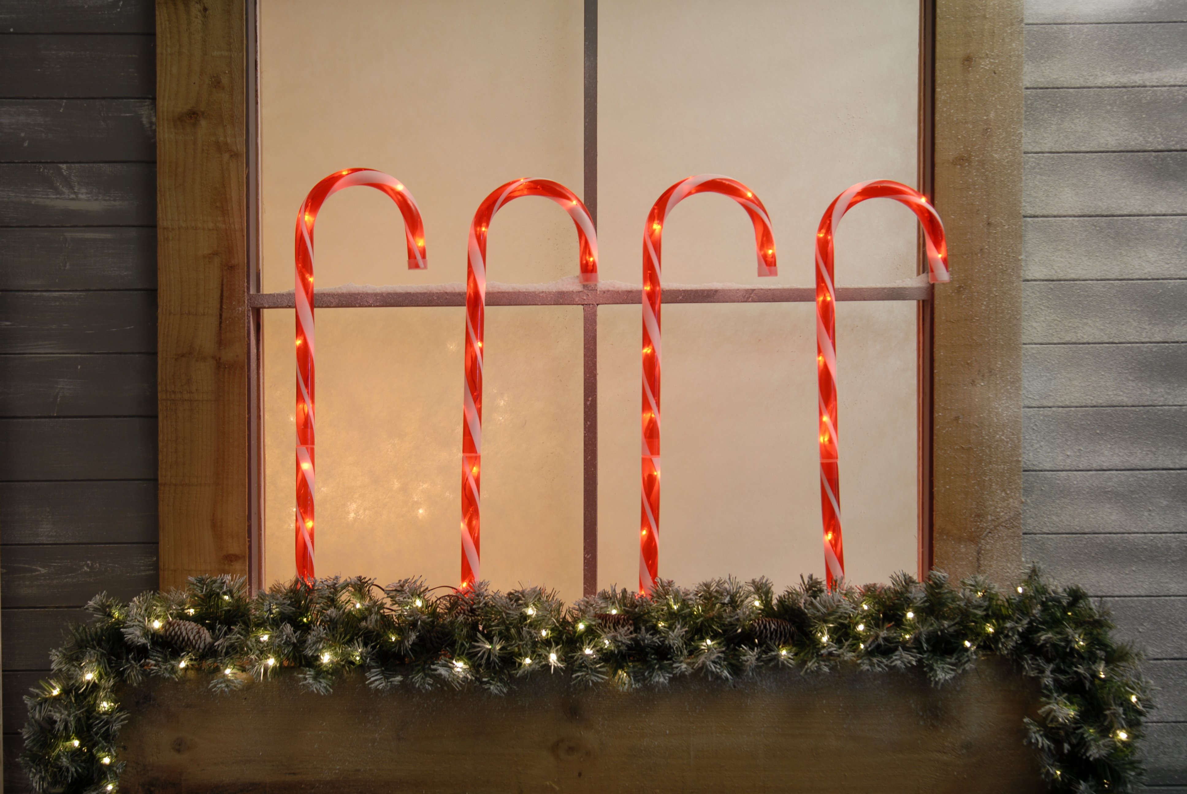 32 Sets Lit Red/White Candy Cane Stakes In Dumper